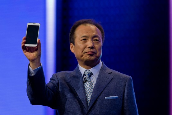 Samsung to Launch New Smartphones as Profit Falls