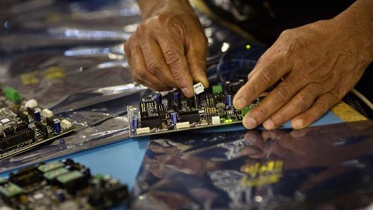 Tech job cuts to soar in 2014: Report