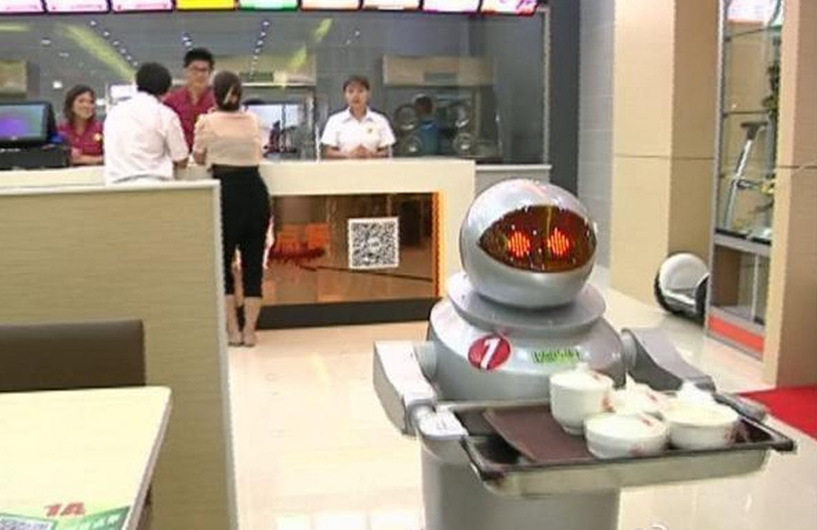 Robots Replace Human Waitstaff at Innovative Chinese Restaurant