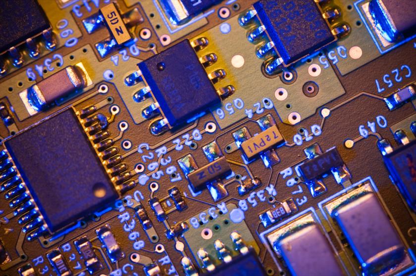 Defying Limits: World’s Smallest Transistor Reinforces Moore’s Law Once Again