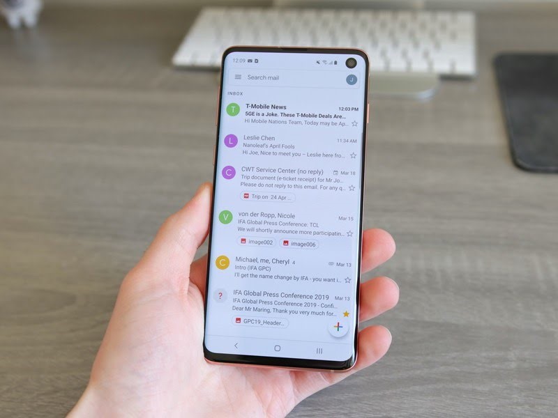 Gmail Gets Account-Switch Gesture And Hints At Upcoming Dark Mode