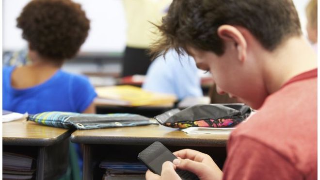 Some Parents In The UK Want Schools To Ban Mobile Phones