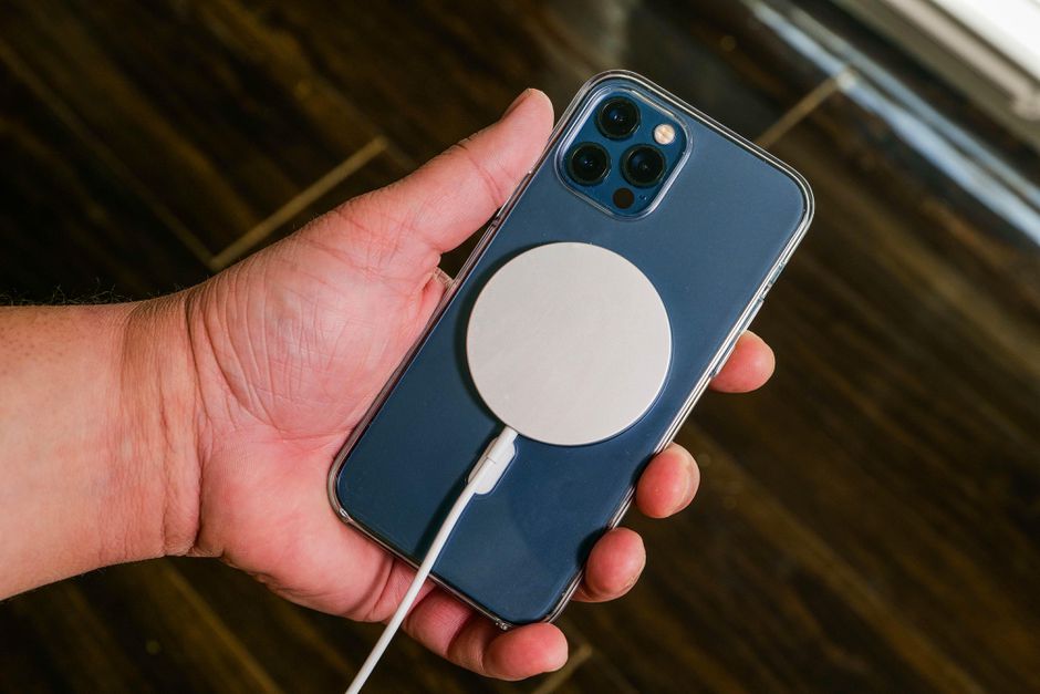 Apple Working On Battery Pack Using Its Magsafe Tech For iPhone 12