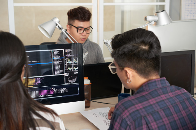 Laptops Or Desktops – What Is Better For Coding?