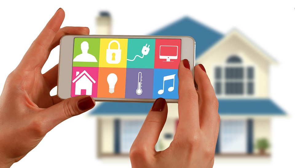 Smart Homes Systems for Seniors: Top Examples for Safety & Comfort