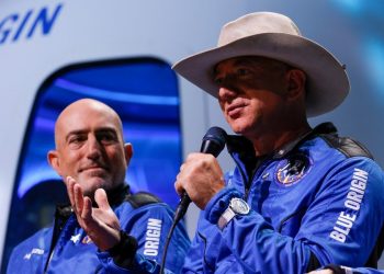 Jeff Bezos Offers NASA $2 billion In The Race To The Moon