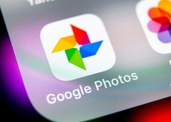 New Google Photos Swipe Up Effect Makes Memories Much More Detailed.