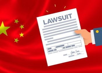 Chinese Students Sue Apple For Not Including Charger In An iPhone 12
