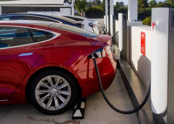 US Safety Regulators Go Hard On Tesla Over Lack Of Recall