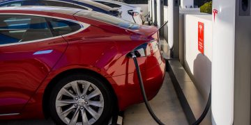 US Safety Regulators Go Hard On Tesla Over Lack Of Recall