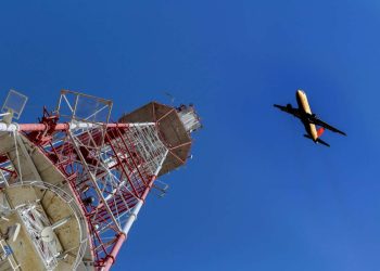 Professor Explains How A 5G Wireless Service Puts Airplanes At Risk