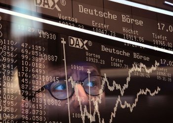 European Stocks Slip In Early Deals, Placing Tech Under Pressure
