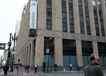 Elon Musk Wants Twitter To  Convert Headquarters To Homeless Shelter, Jeff Bezos Supports Him