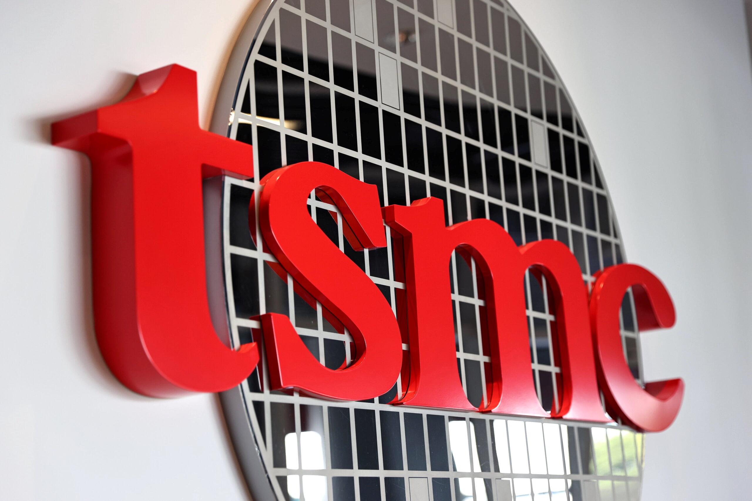 TSMC's Resilience in the Face of Global Chip Challenges As Profit Plunges Allo web