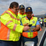 minister_grant_chief_africa_and_a_traffic_officer_with_the_new_hand-held_device_3_0