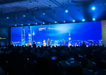 MWC Shanghai 2025 Opens with AI-5G Vision and Robot Demos