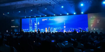 MWC Shanghai 2025 Opens with AI-5G Vision and Robot Demos