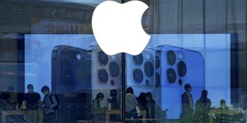 Why Apple Could Emerge from Behind to Lead the AI Revolution