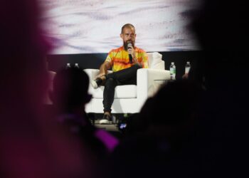 Block Cuts 4,000 Jobs as Dorsey Warns AI Will Reshape Companies