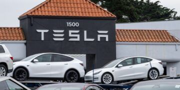 Tesla’s Vehicle Deliveries Are Growing Again, But Wall Street Is Looking Beyond EV Sales