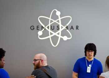 Apple Reportedly Tests Live Notes AI For Genius Bar Appointments